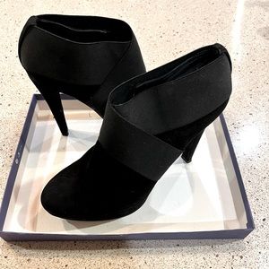 Stuart Weitzman Kilgore Booties- Size 10